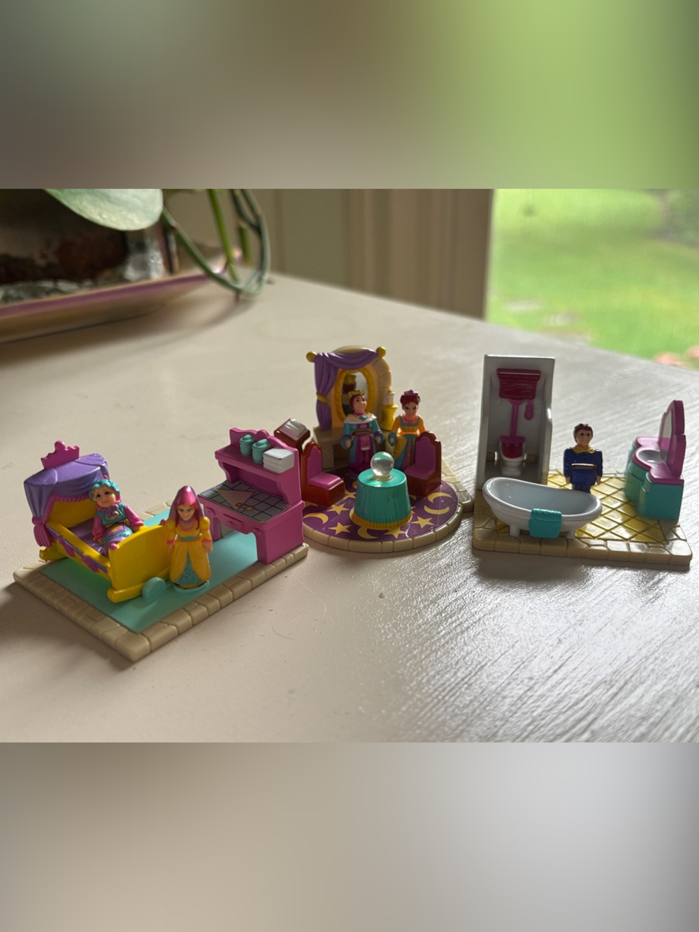 Galoob My Pretty Dollhouse Micro Playset Furniture and Figures Lot